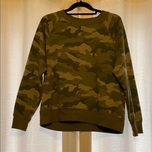 Old Navy green camo sweatshirt medium